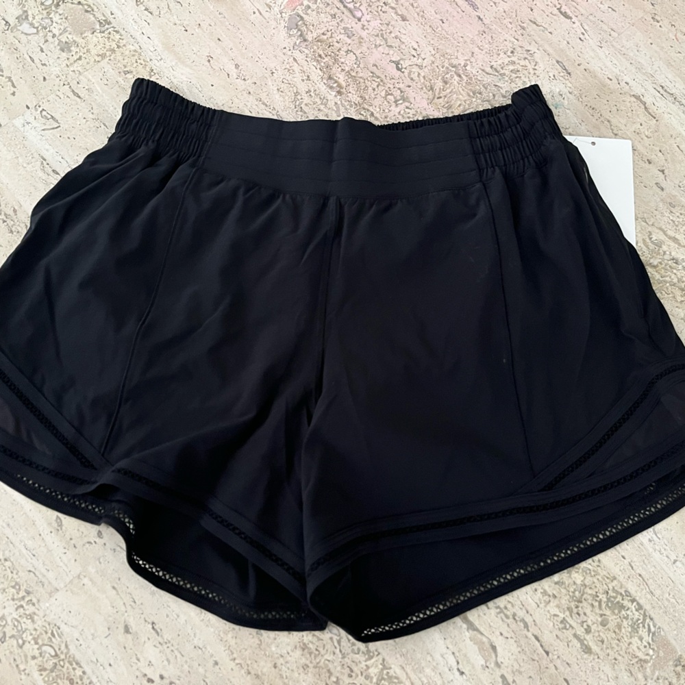 Lululemon hotty hot lace short “4
